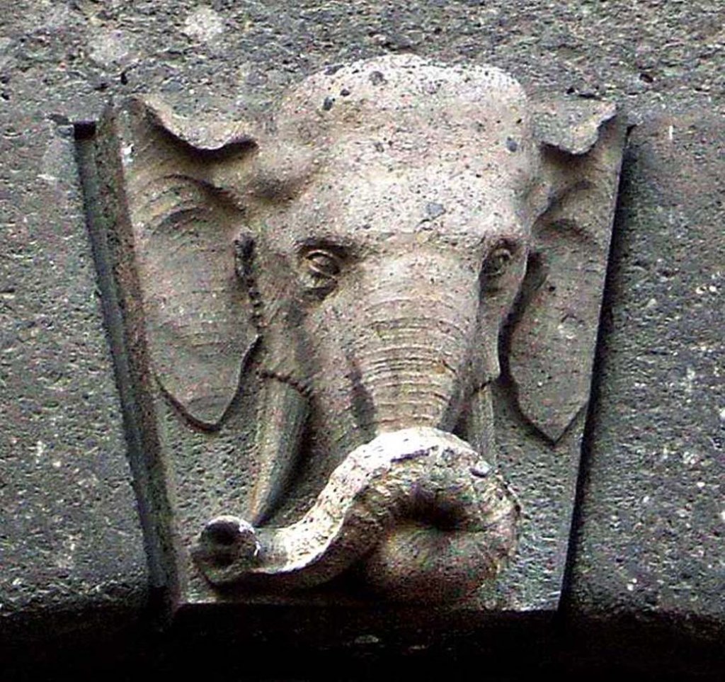 elefantepiazzabeccaria.jpg