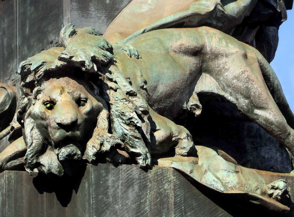 leonemonumento5giornate.jpg
