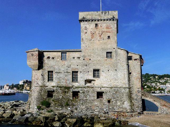 Immagine che contiene cielo, edificio, esterni, torre

Descrizione generata automaticamente